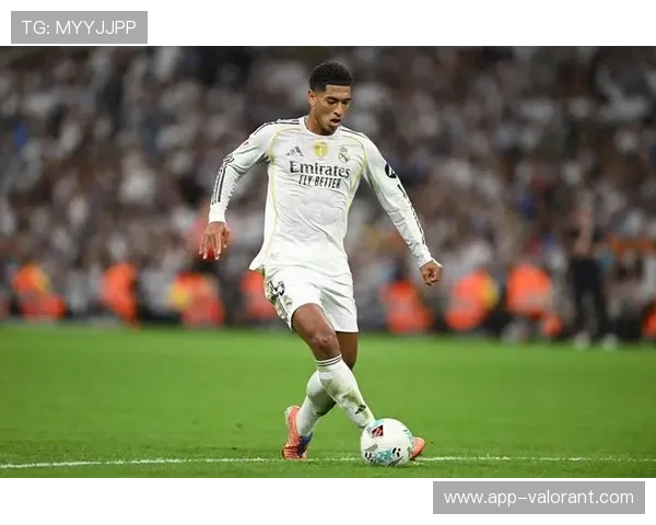 贝林厄姆回归皇马训练场重启有球练习 展现强大竞技状态