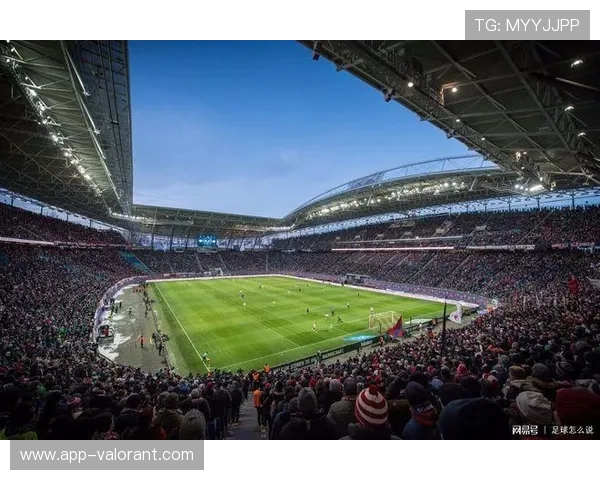 红牛竞技场可容近4.3万人，独特顶棚设计提升助威声浪